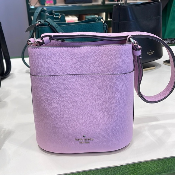 Kate Spade Leila Small Bucket Bag
COLOR:
Quartz Pink
NWT - Picture 5 of 16